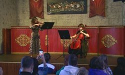 Genç sanatçılar Masal Şatosu'nda